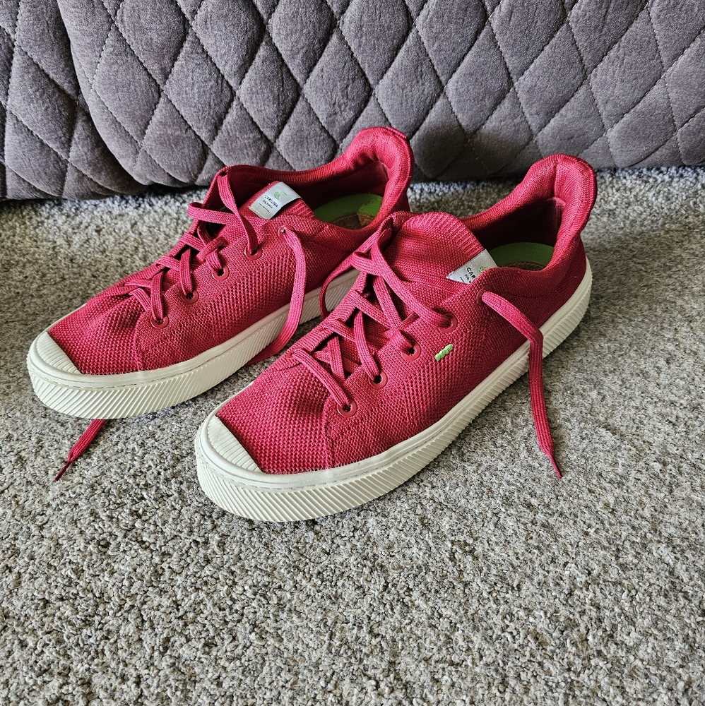 Cariuma sneakers